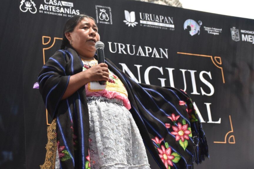 Michoacán reconoce labor por preservación de indumentaria tradicional
