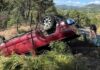 Vuelca camioneta en Tacámbaro; dos adultos mayores resultan herido