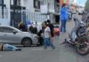 Motociclista herido tras choque contra auto, en Uruapan