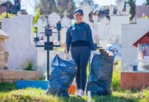 Dayana Pérez Mendoza encabeza jornada de limpieza en el panteón de Santa Clara del Cobre rumbo a la Noche de Ánimas
